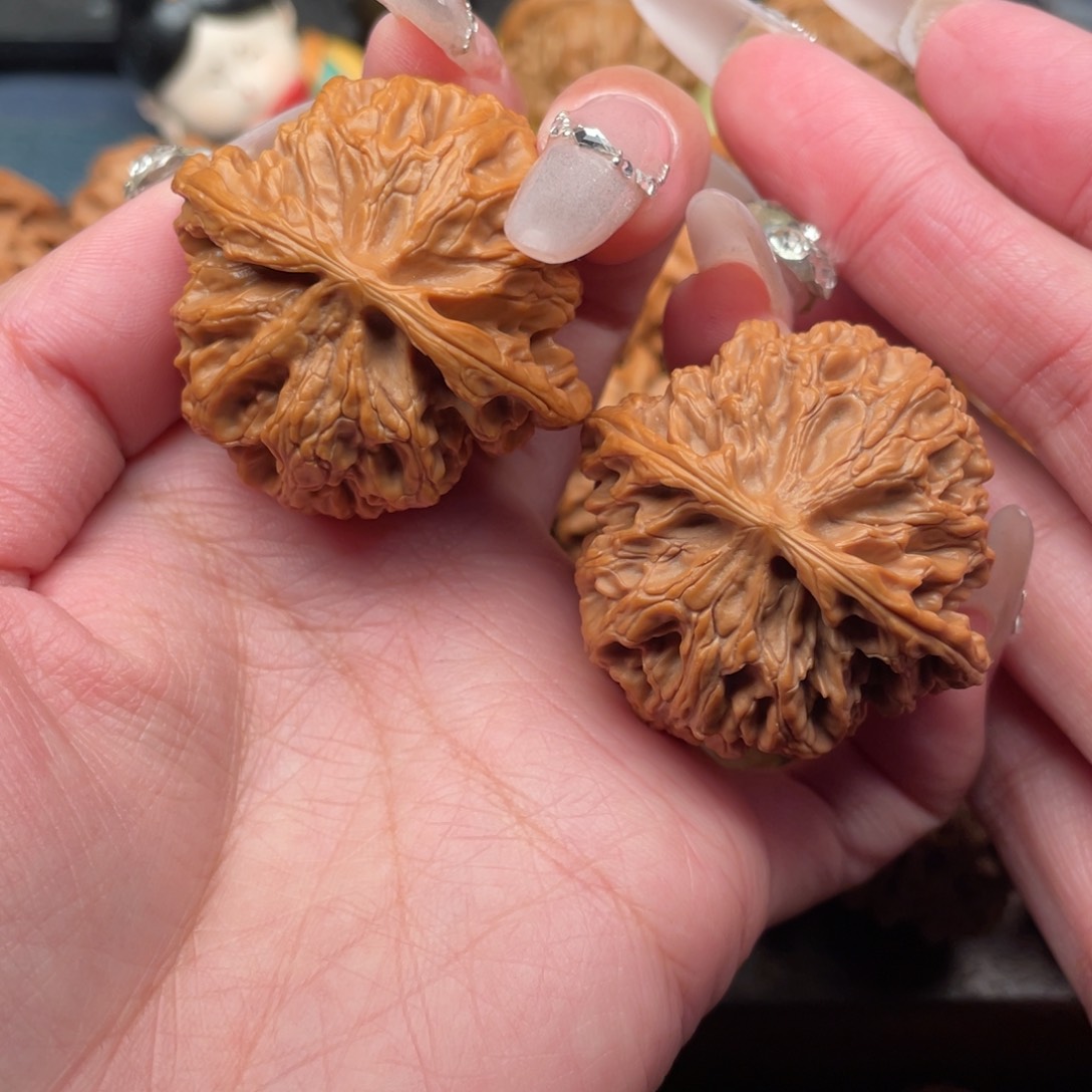 文玩核桃吊坠红皮苹果42