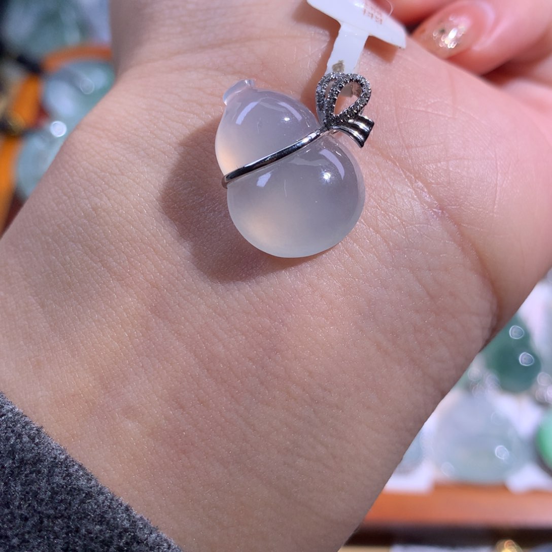 翡翠吊坠(不含链)18K金镶嵌冰葫芦