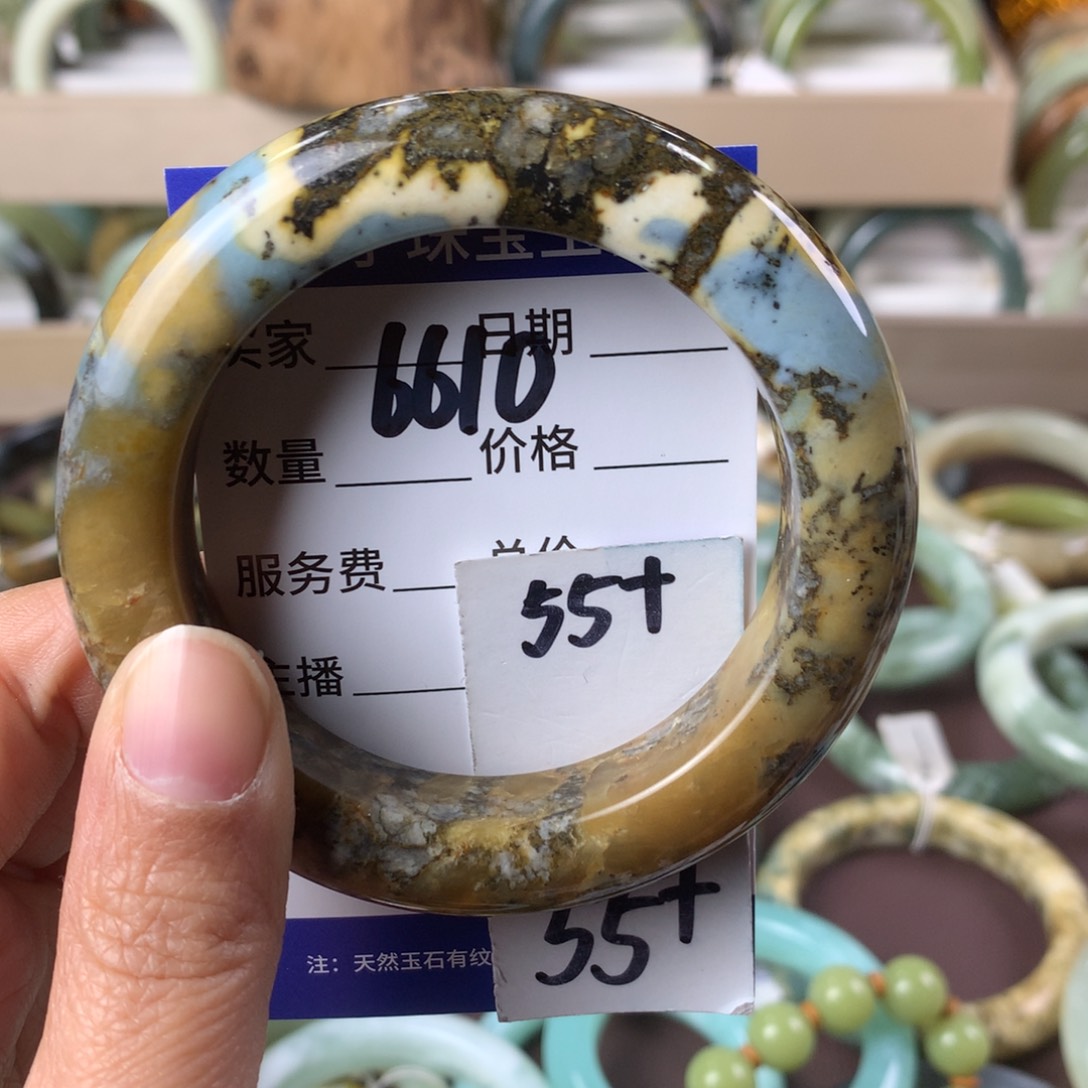 蛇纹石玉手镯未镶嵌6610