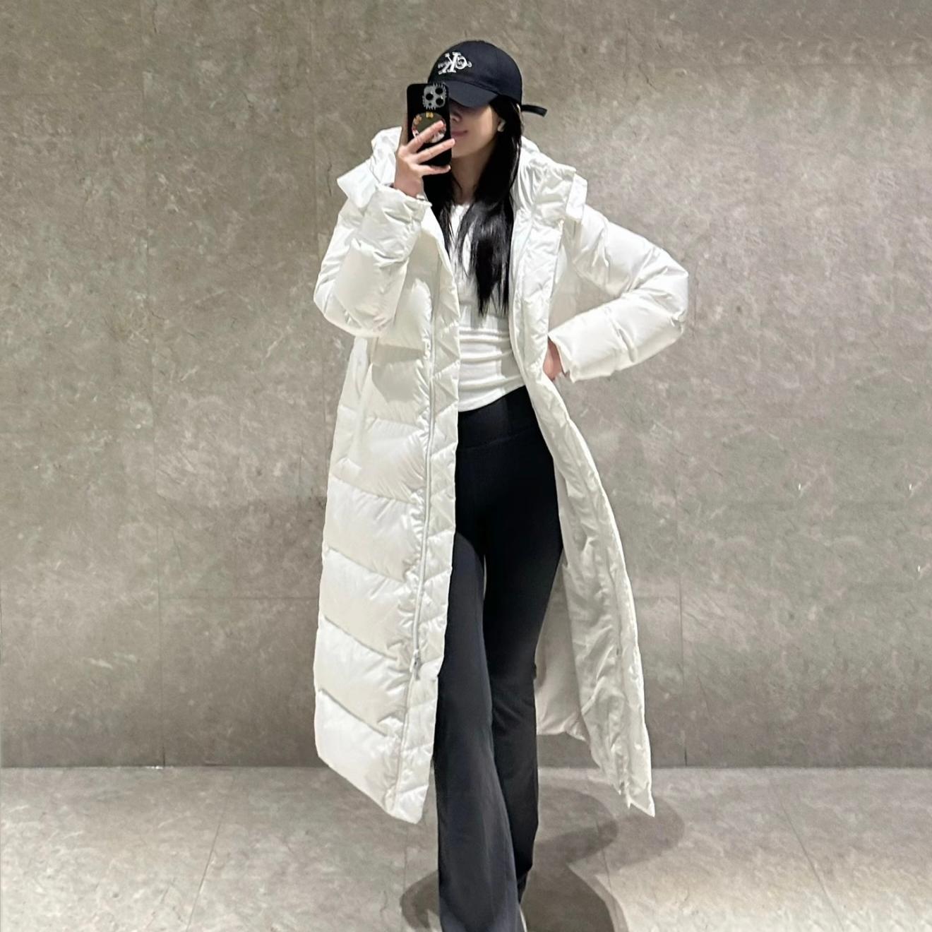 九格羽绒服 一模一样