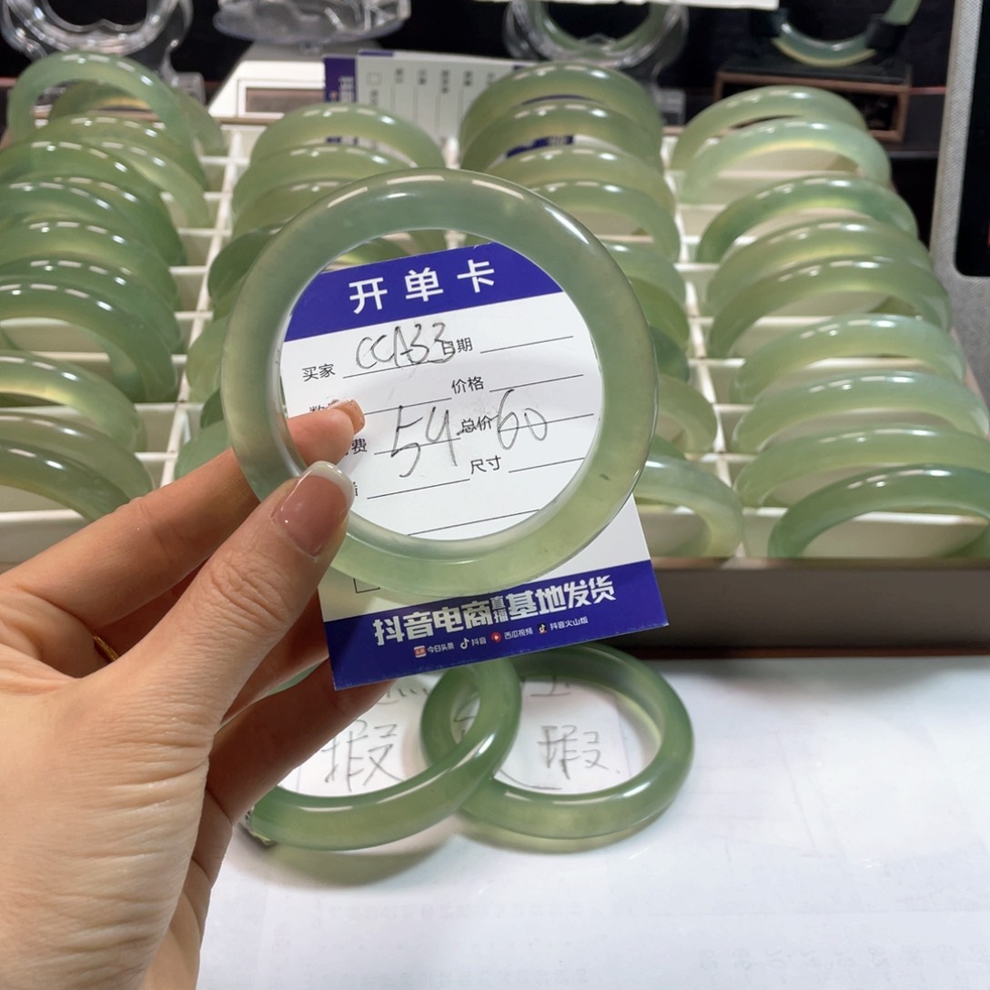 蛇纹石玉手镯未镶嵌开**果