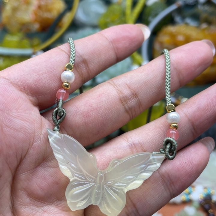 蛇纹石玉未镶嵌颈饰