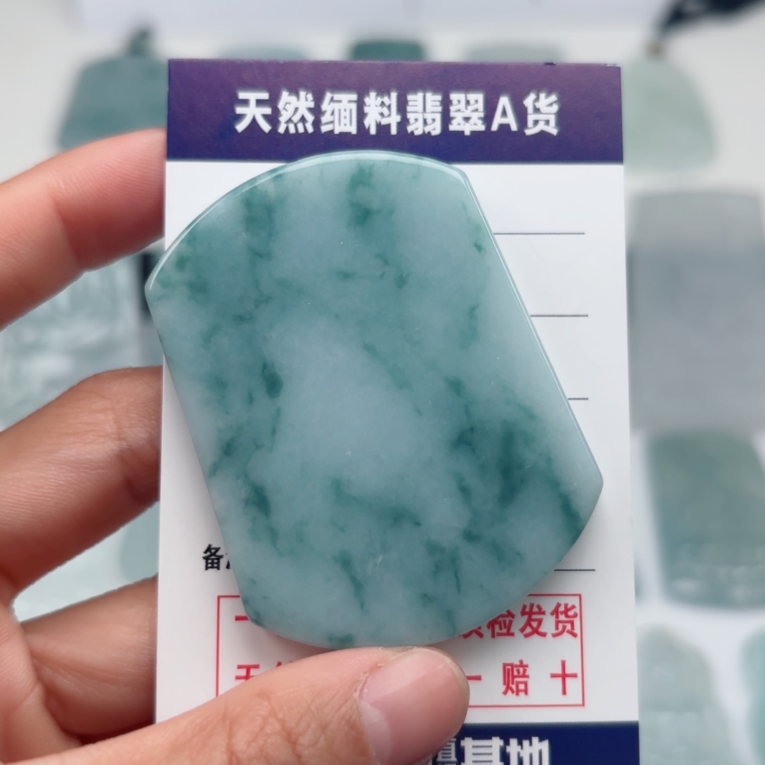 翡翠颈饰未镶嵌无事牌天然缅料翡翠