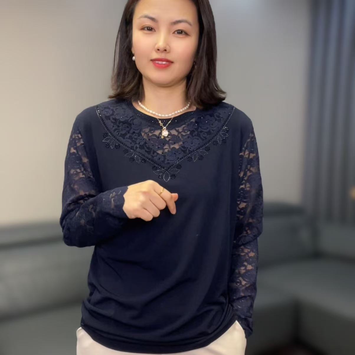【香香优选】韩国网面袖蕾丝压钻圆领长袖衫新款女士时尚洋气舒适