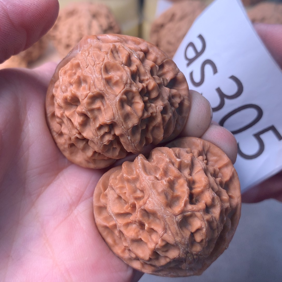 文玩核桃把件红皮桃心灯40