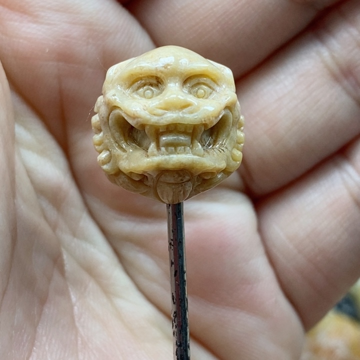 颈饰未镶嵌硅化珊瑚（珊瑚玉）