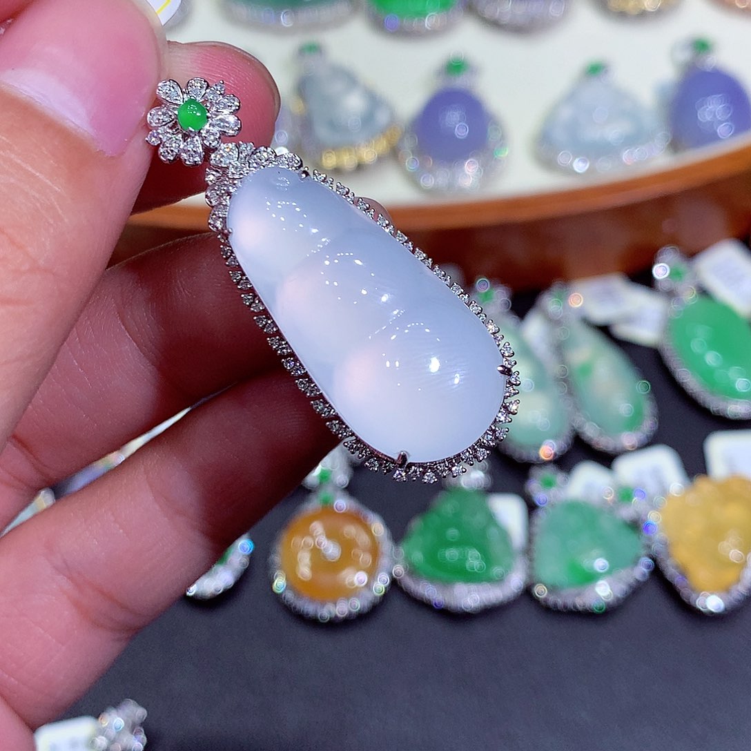 翡翠吊坠(不含链)18K金镶嵌