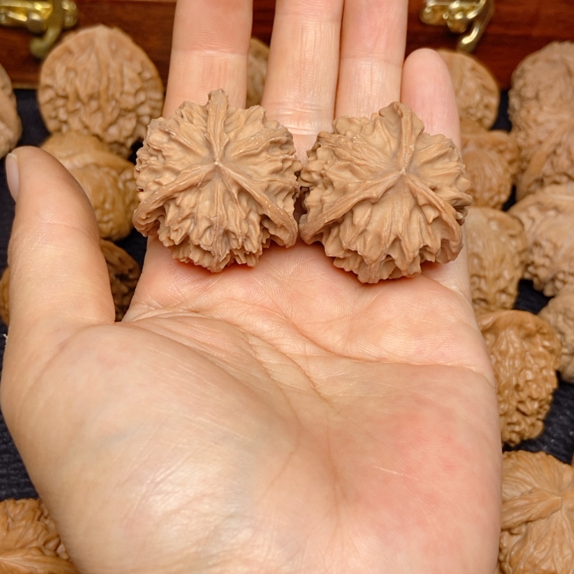 【闪购商品】文玩核桃吊坠成*三棱36