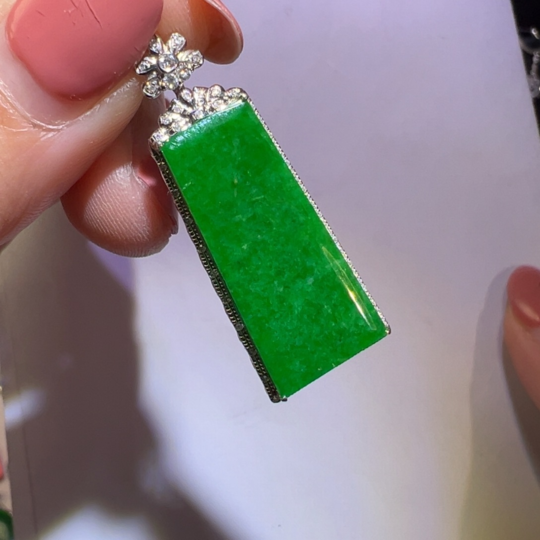 翡翠颈饰18K金镶嵌吊坠