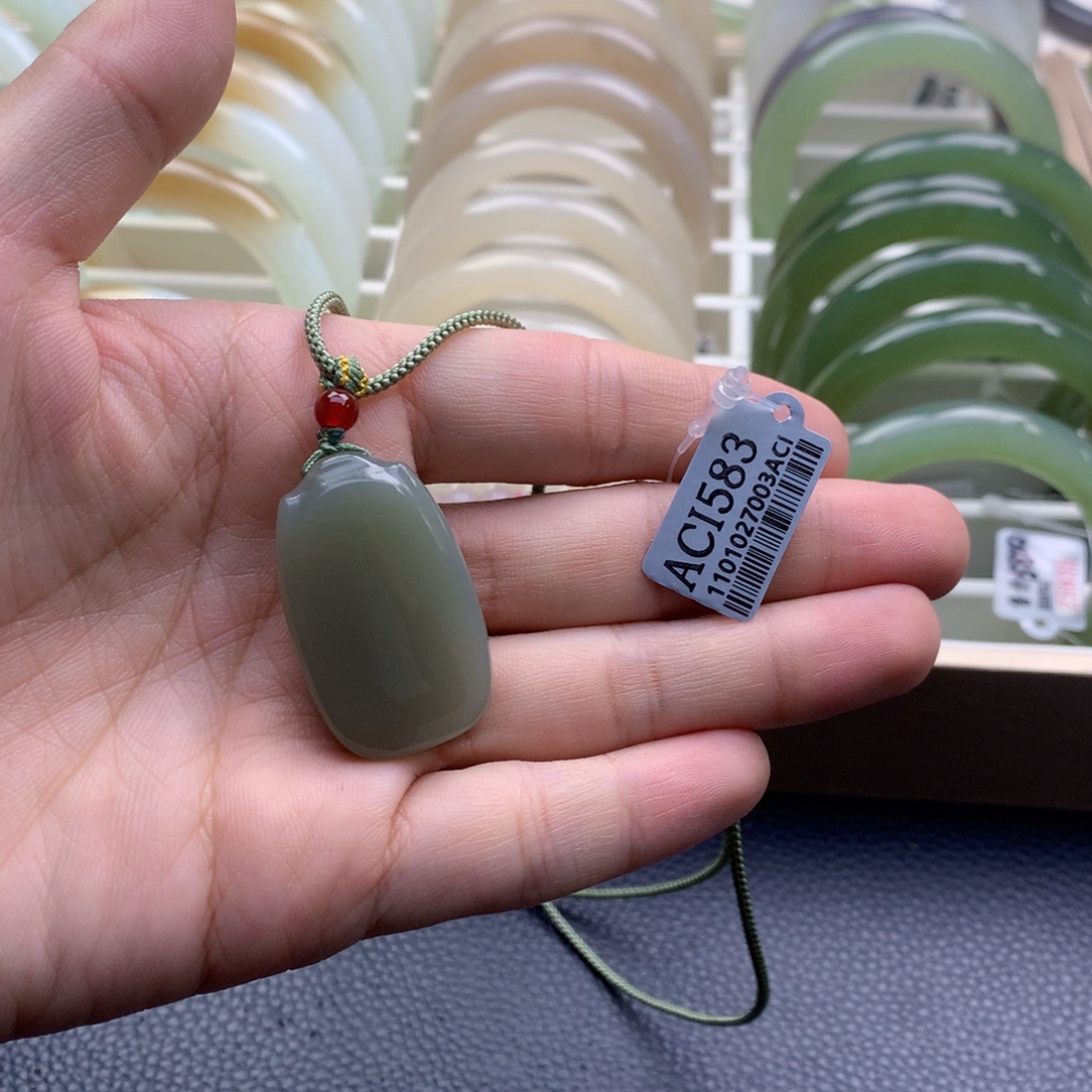 简****和田玉未镶嵌手镯