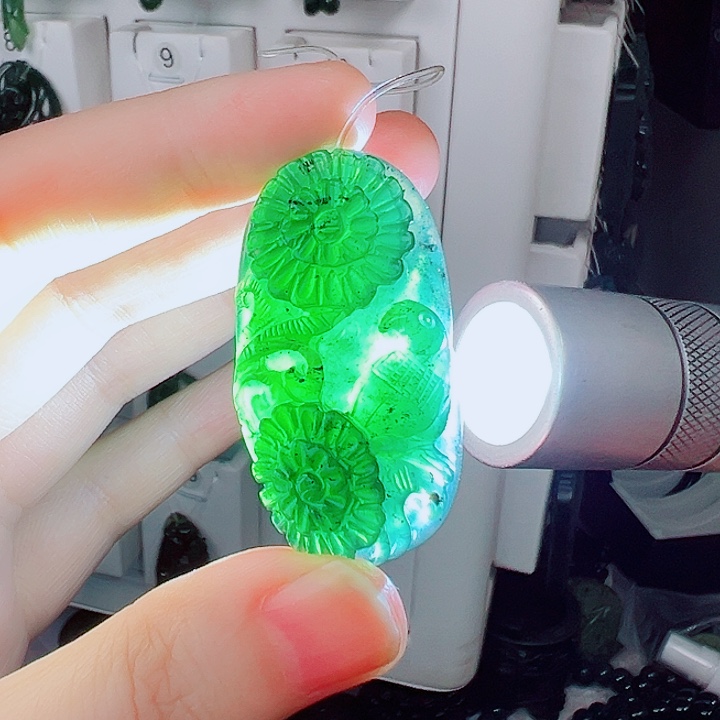 蛇纹石玉颈饰未镶嵌