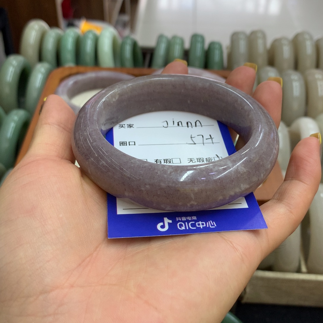 J***-石英质玉手镯未镶嵌