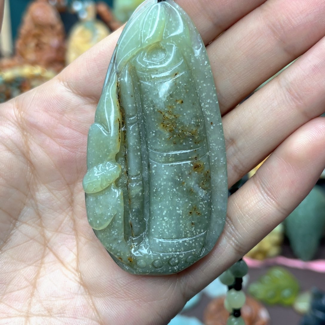 蛇纹石玉颈饰未镶嵌