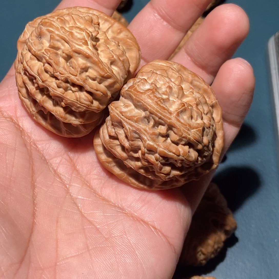 文玩核桃吊坠东*三角白