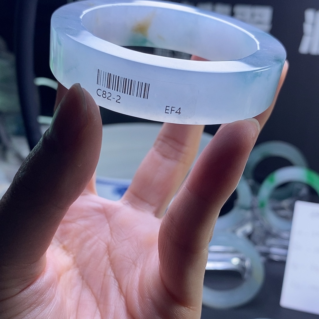 墩***儿未镶嵌毛胚定制翡翠发一个