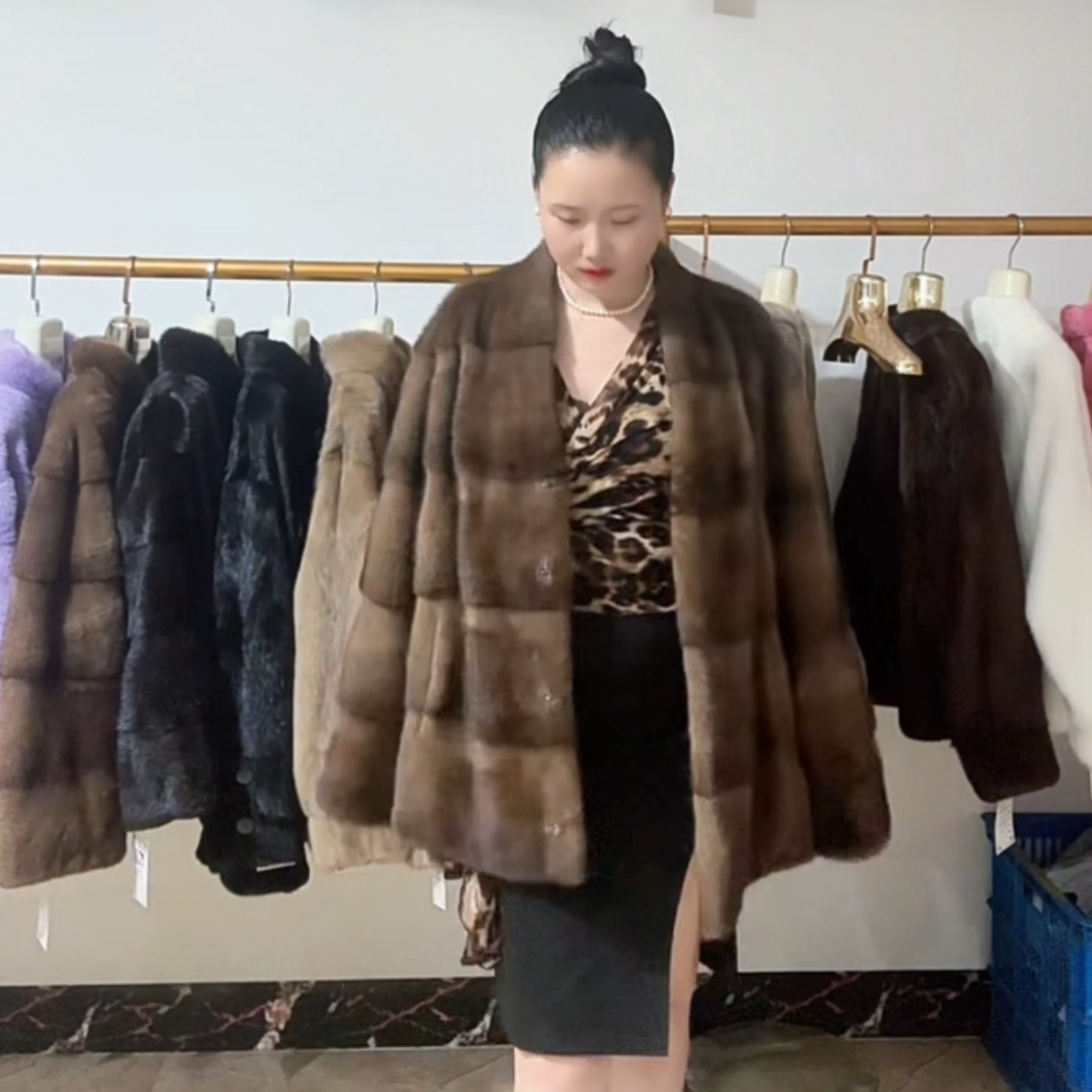 冬季美拉德时尚咖啡百搭横排中长款V领貂皮女装皮草貂皮夹克外套