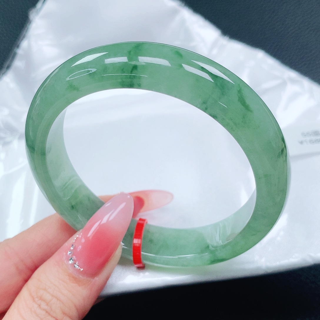 翡翠手镯未镶嵌55圈