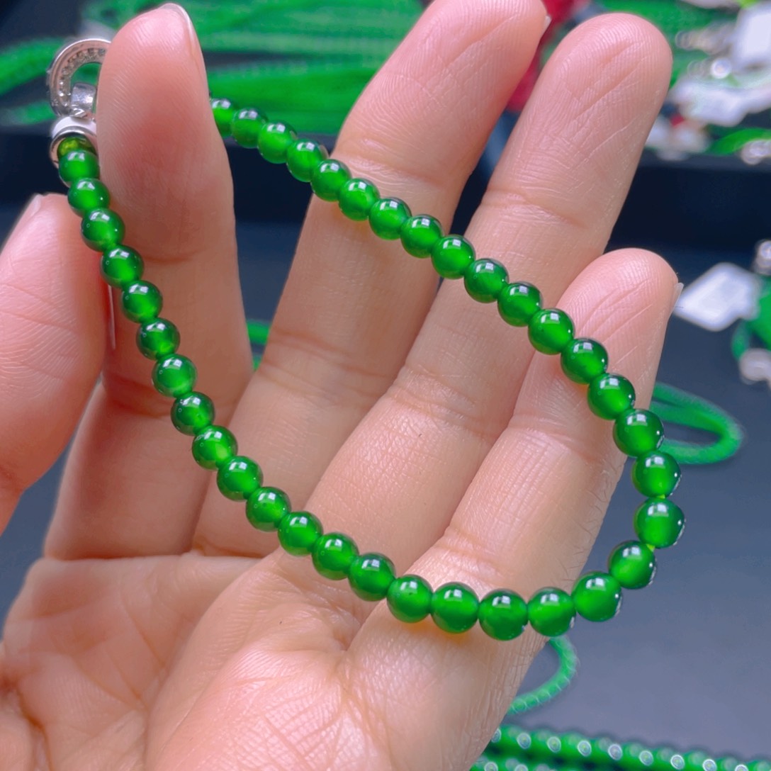 翡翠颈饰未镶嵌，1