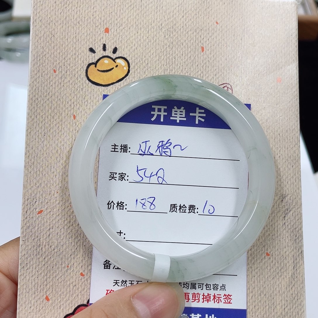 未镶嵌手镯石英质玉