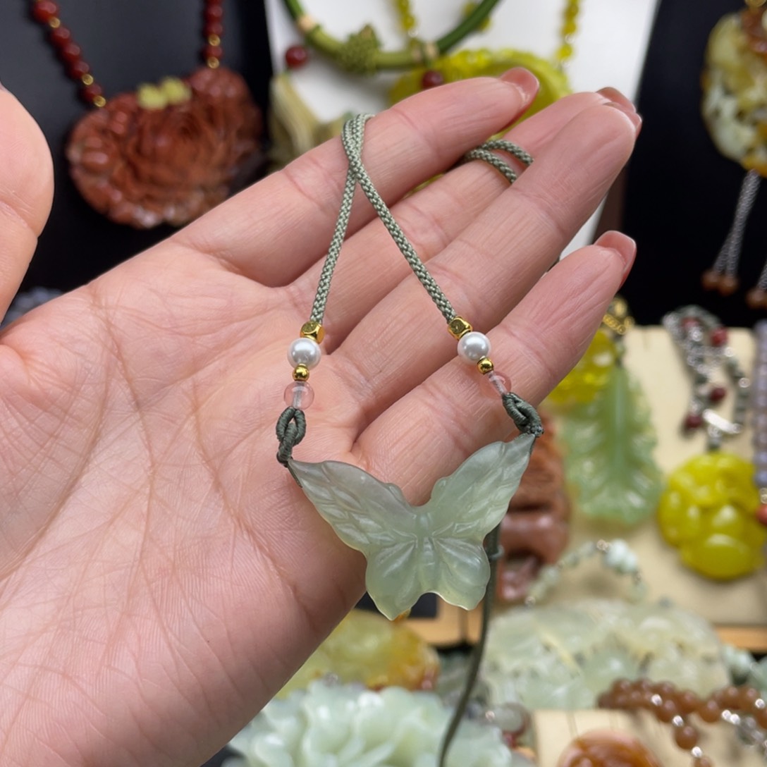 未镶嵌蛇纹石玉颈饰