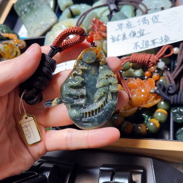 蛇纹石玉颈饰未镶嵌