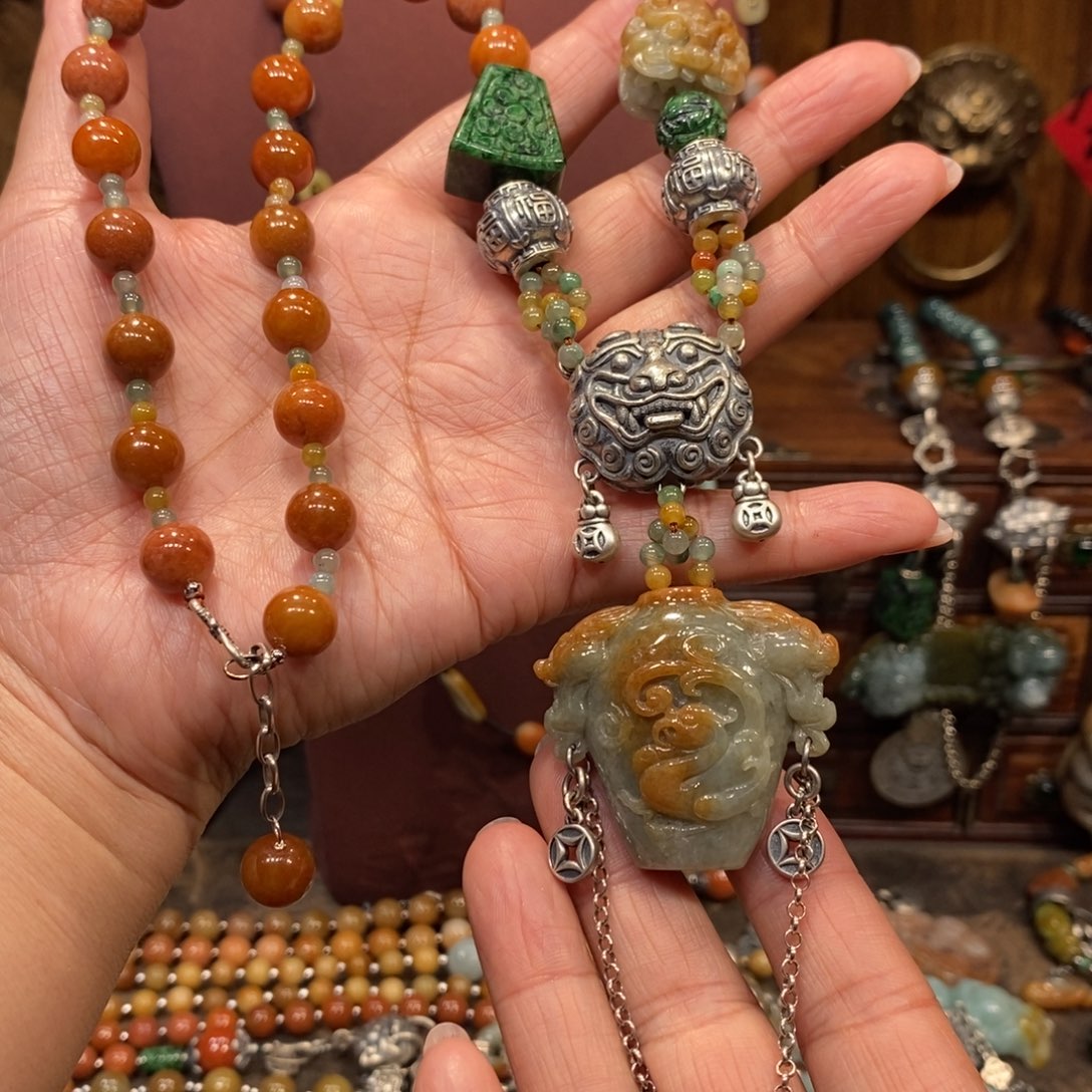 翡翠吊坠(赠链)未镶嵌