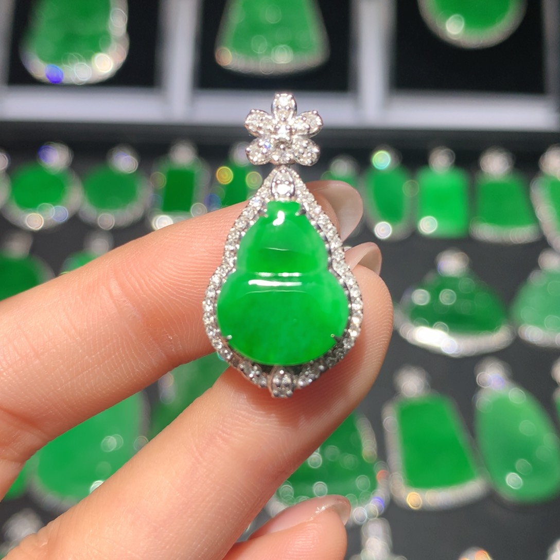 翡翠颈饰18K金镶嵌翡翠