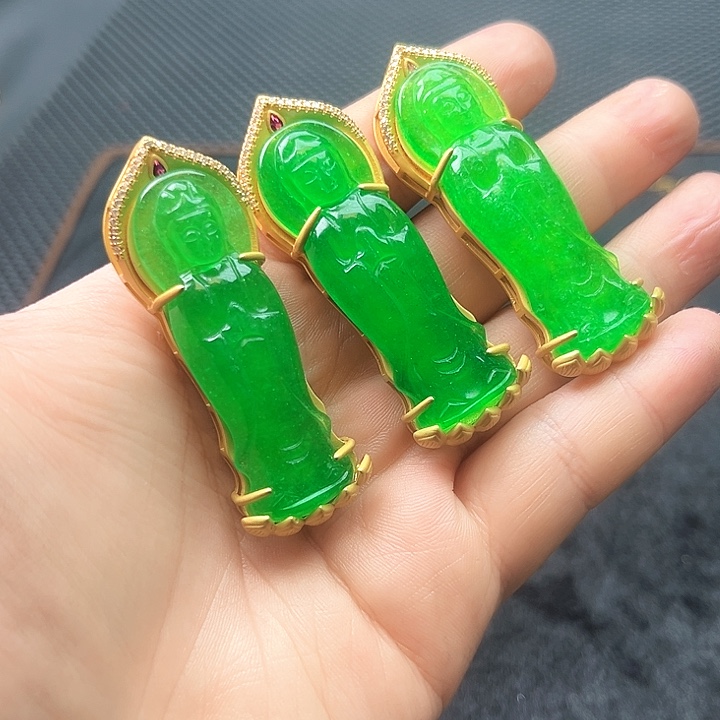 翡翠颈饰未镶嵌啊啊