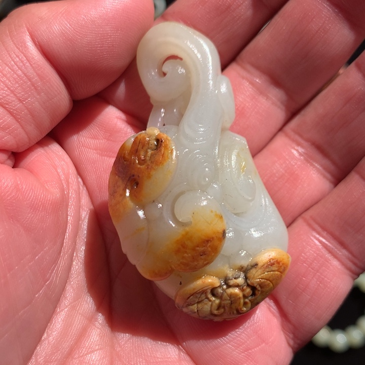 颈饰未镶嵌透闪石质玉