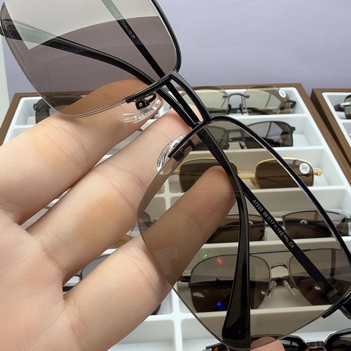 半框款天然水晶石头镜，假一赔十万元