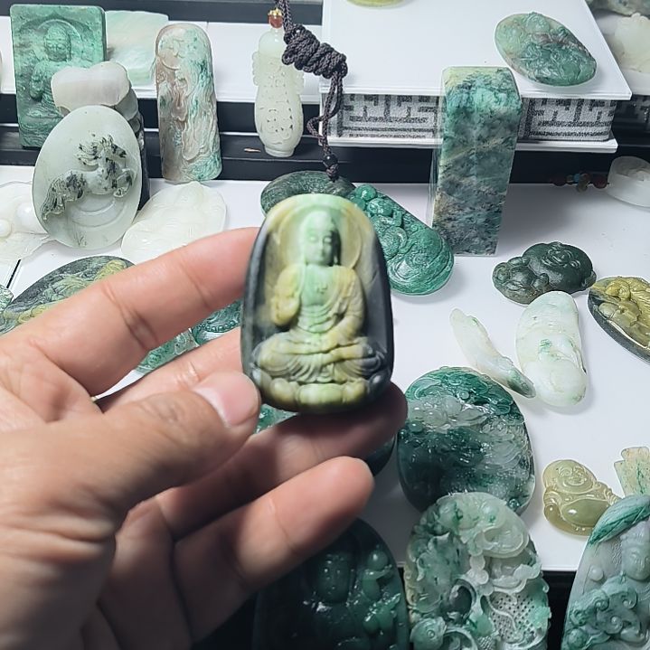 独山玉未镶嵌颈饰