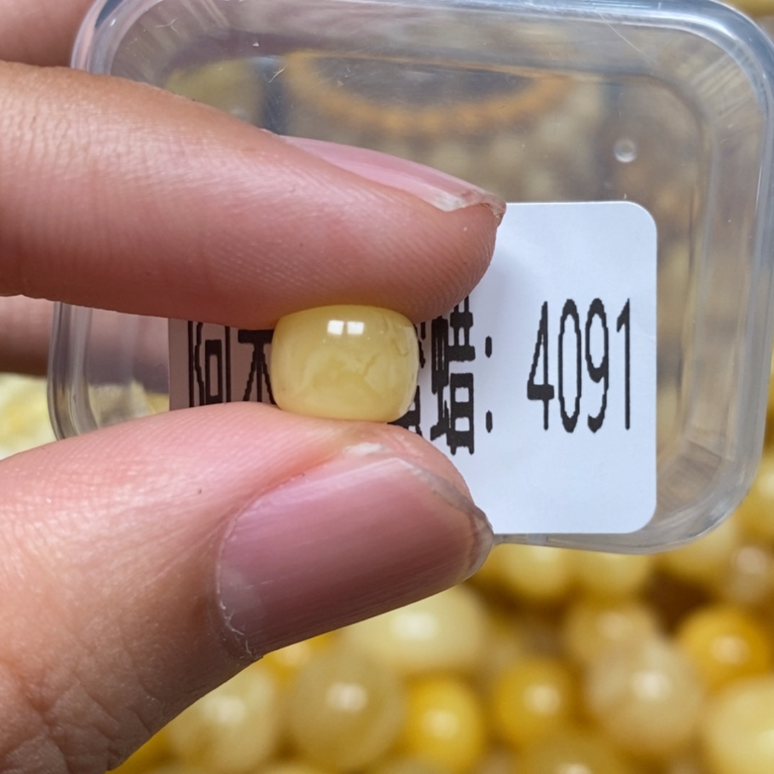 蜜蜡未镶嵌珠宝奇石4091