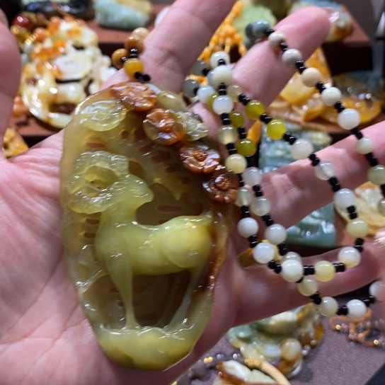 蛇纹石玉未镶嵌颈饰