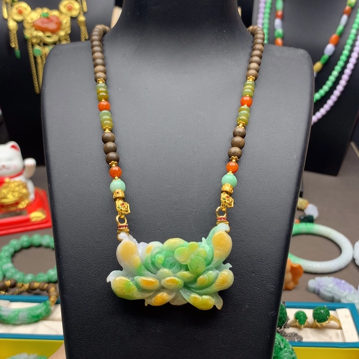 翡翠未镶嵌颈饰翡翠花