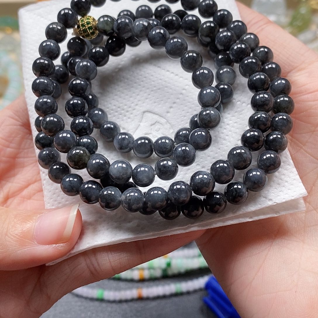 翡翠颈饰未镶嵌闪