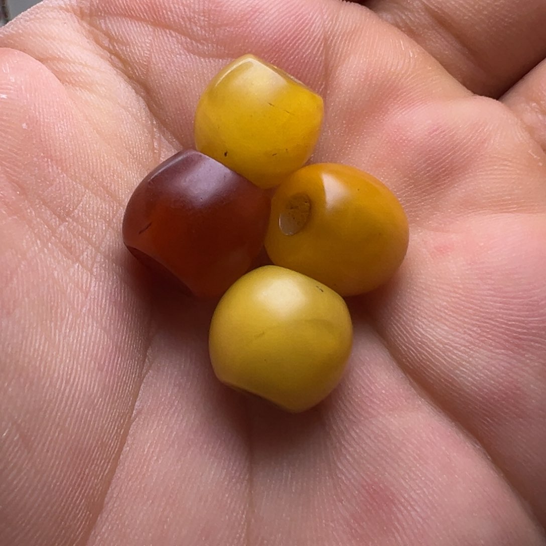 琥珀颈饰未镶嵌凉**哥蜜蜡