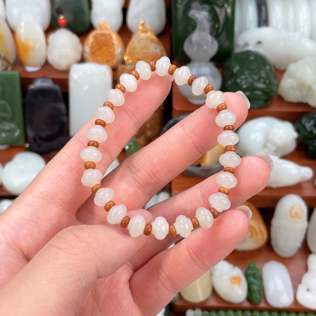 和田玉颈饰未镶嵌白玉灯笼手串