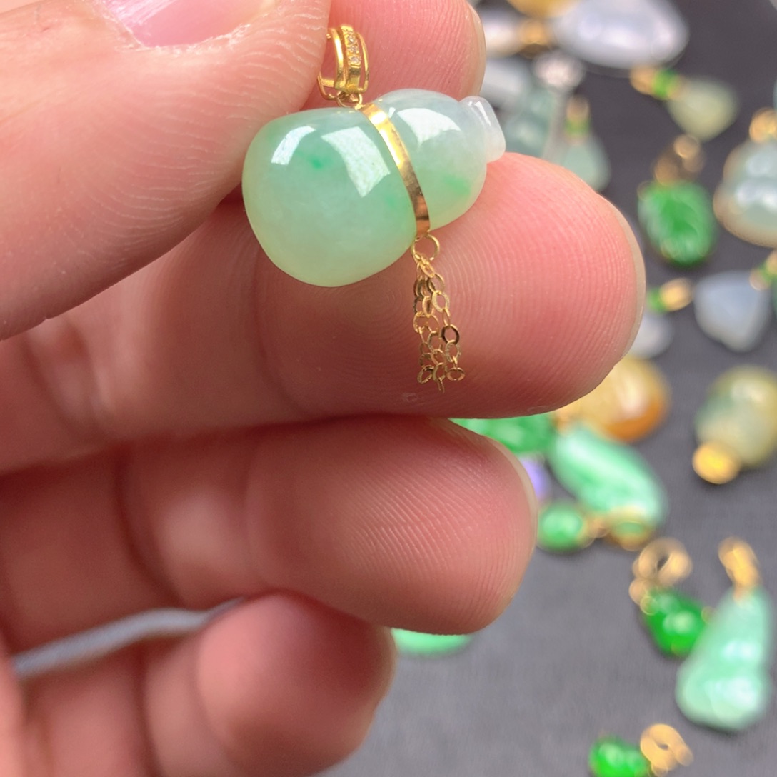 【闪购商品】颈饰18K金镶嵌翡翠翡翠