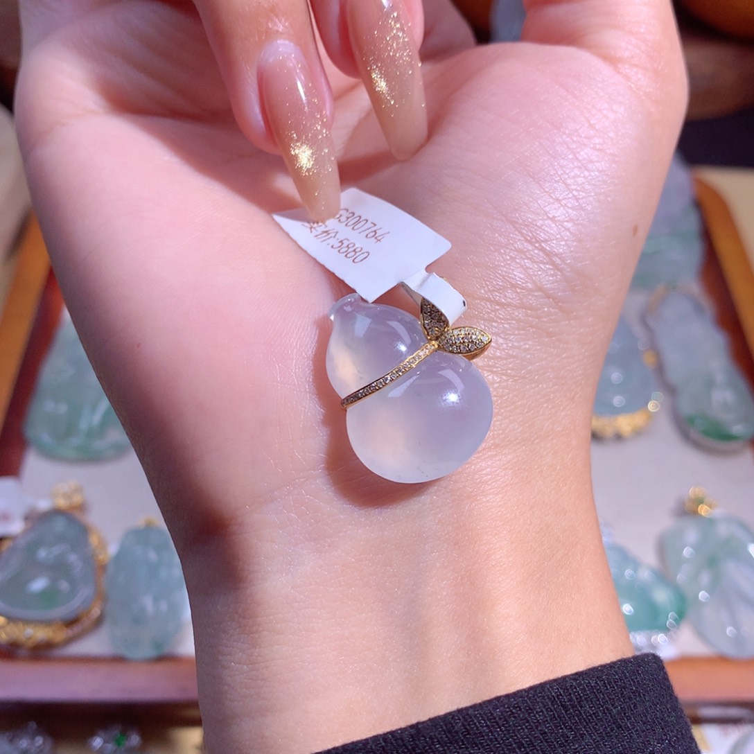 翡翠吊坠(不含链)18K金镶嵌