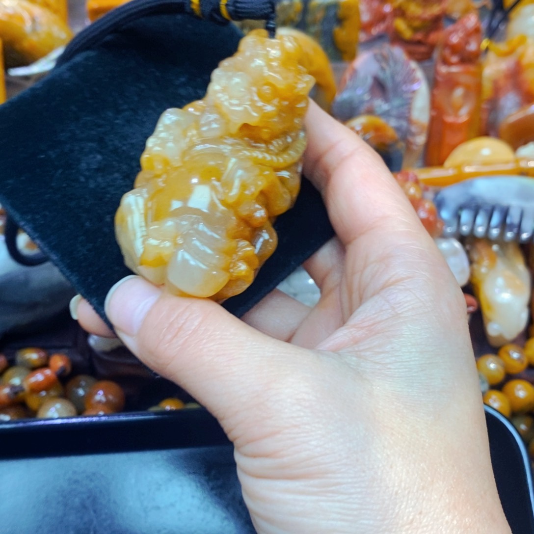 未镶嵌石英质玉（黄龙玉）吊坠(不含链)