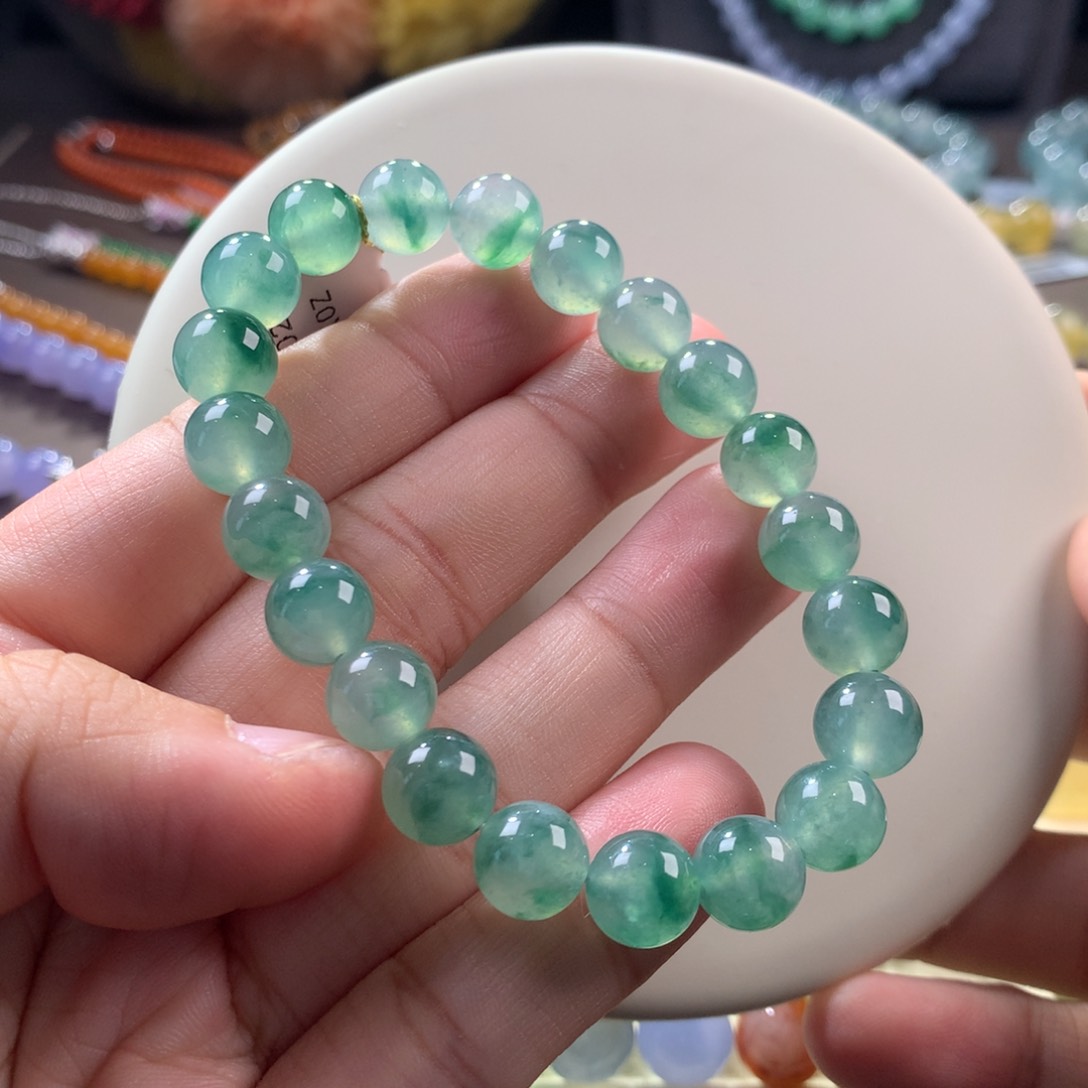 翡翠手链未镶嵌正冰绿底飘绿花手串卡9