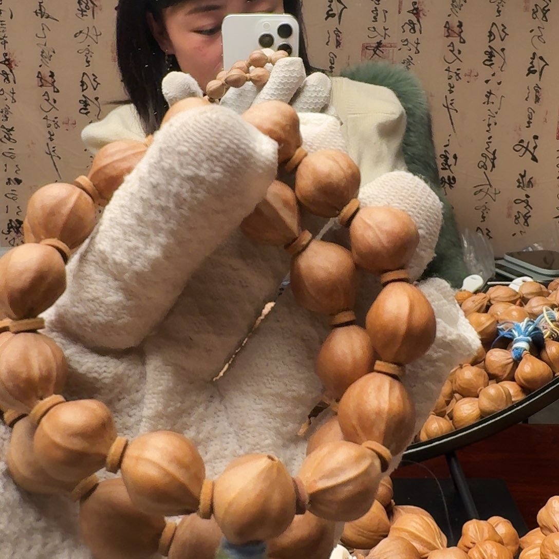 把件橄榄核鲨鱼呗