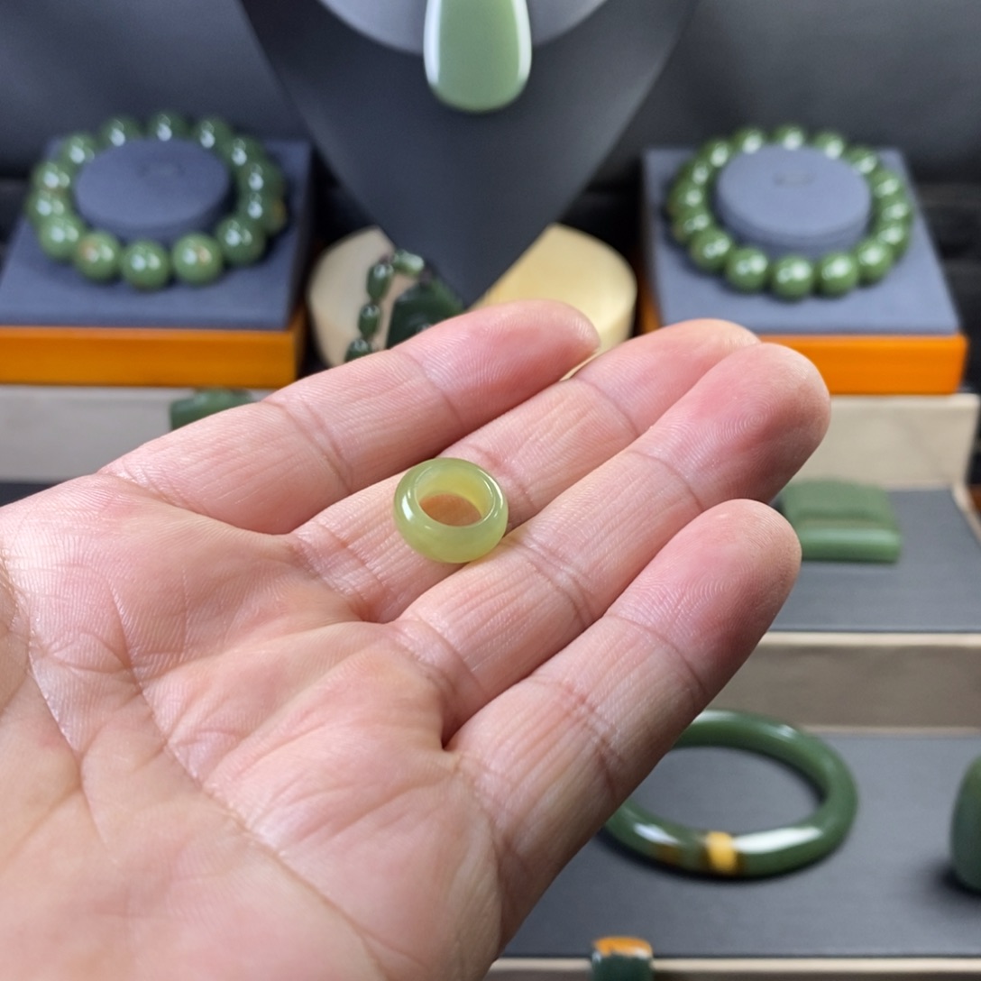 锦***希岫岩老玉（透闪石质玉）未镶嵌颈饰