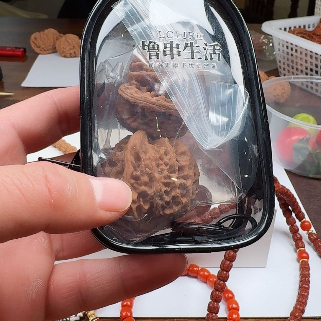 文玩核桃吊坠李*?嗨咯就起来咯末日版