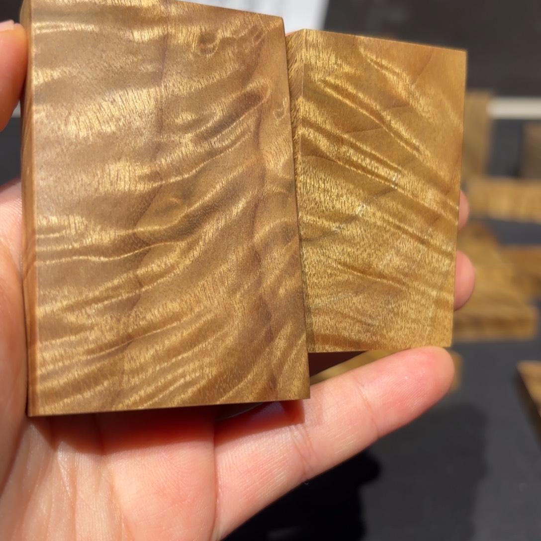 年***轮金丝楠木无事牌材料