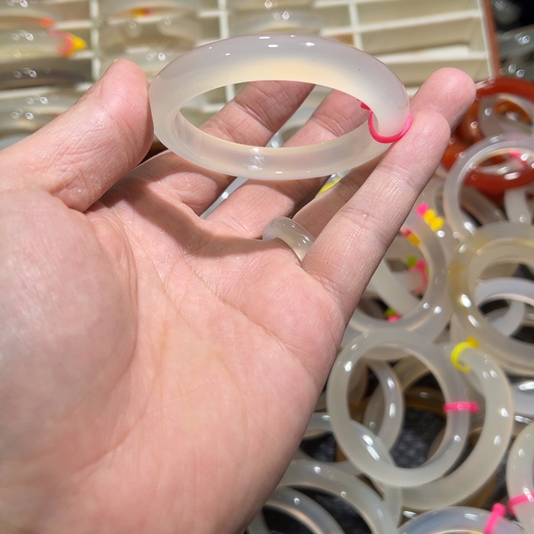 玛瑙/玉髓未镶嵌手镯5556圈有包容41