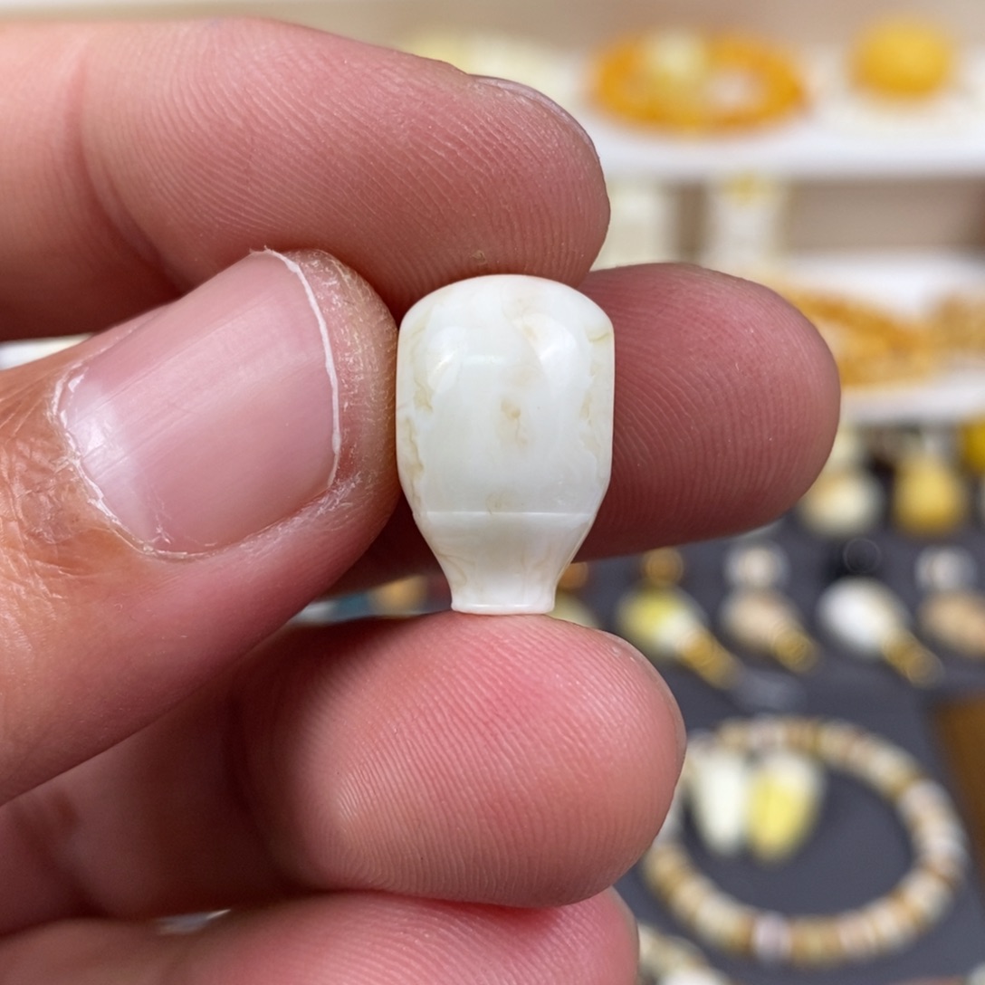 琥珀裸石未镶嵌配饰三通尺寸10.8