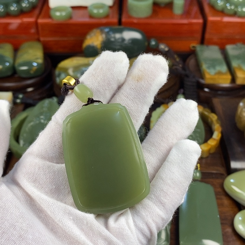 【闪购商品】岫岩老玉（透闪石质玉）颈饰未镶嵌