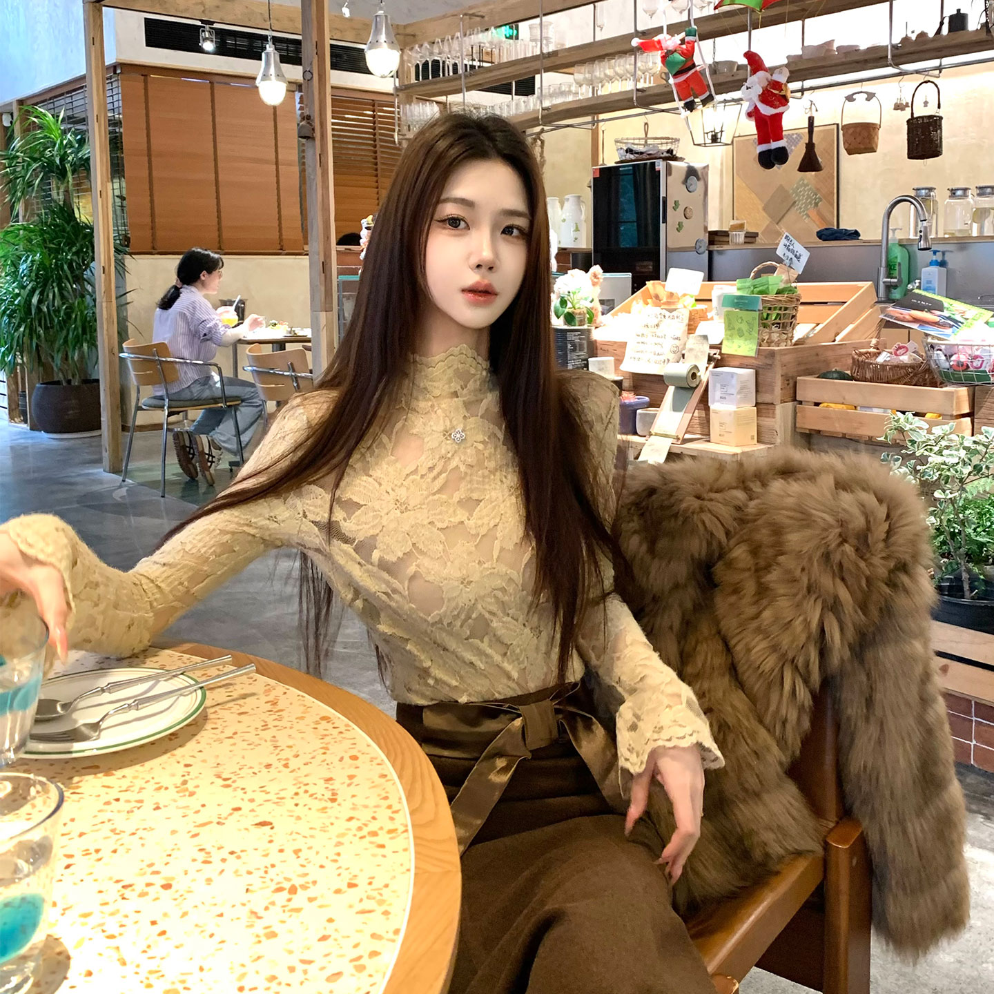 木子李的李【焦糖栗影】设计感亲肤蕾丝内搭上衣毛毛外套女高腰半裙