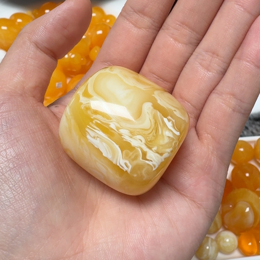 阿***泽琥珀未镶嵌裸石蜜蜡桶珠